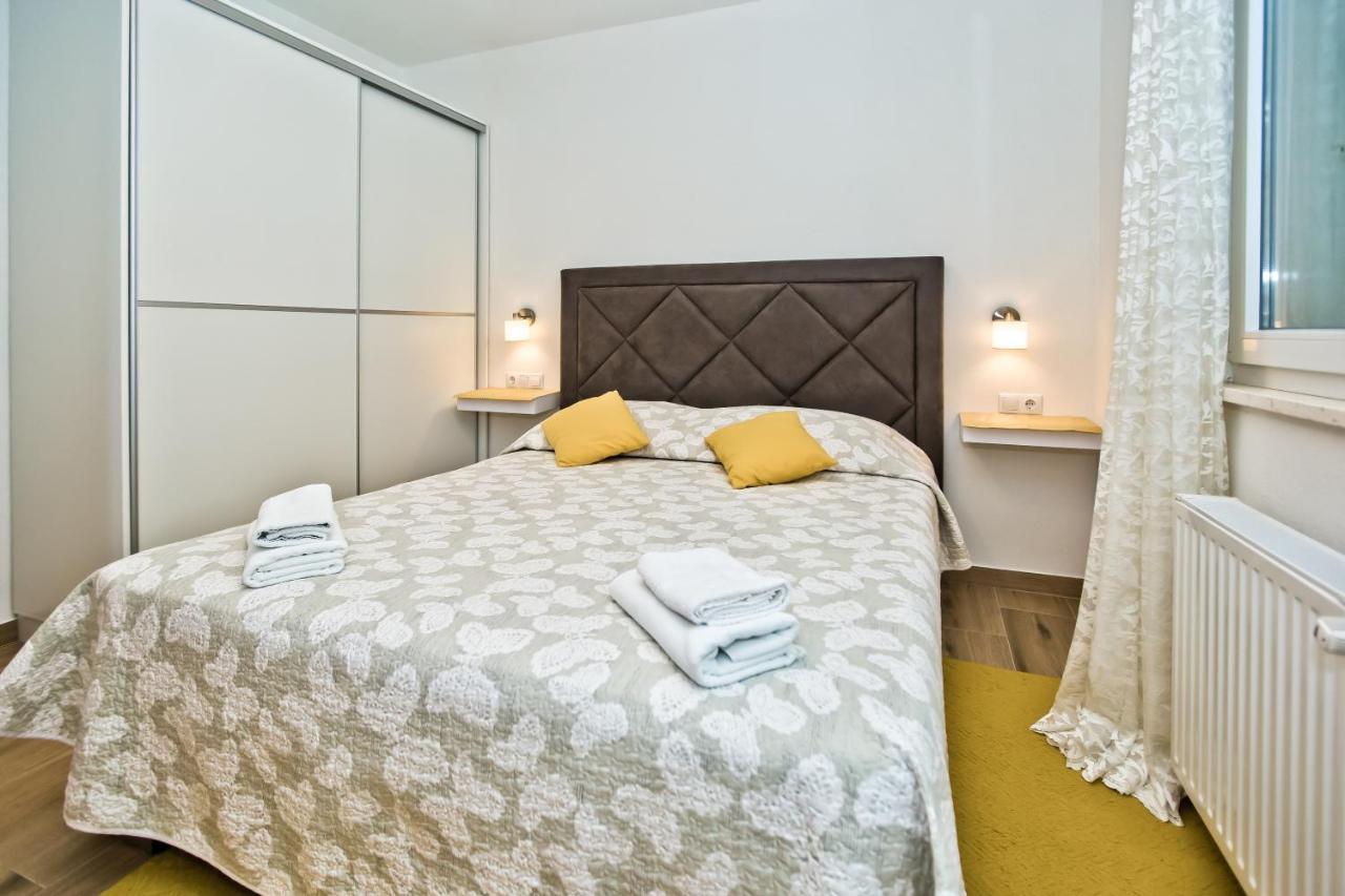 Apartments Anita Hvar Town Exterior photo