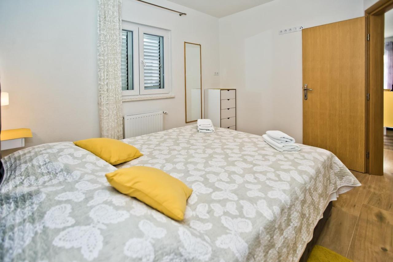 Apartments Anita Hvar Town Exterior photo