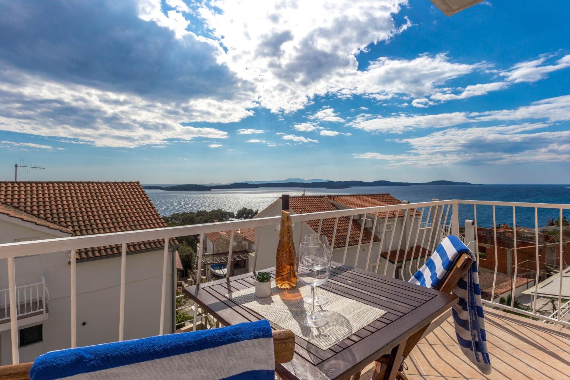 Apartments Anita Hvar Town Exterior photo