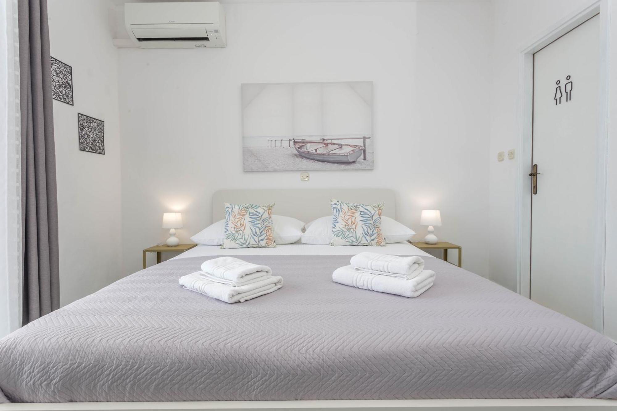 Apartments Anita Hvar Town Exterior photo